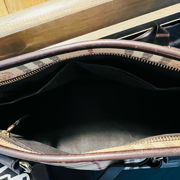 Vintage Burberry Haymaker Zippered Medium Shoulder Bag - Picture 6 of 6